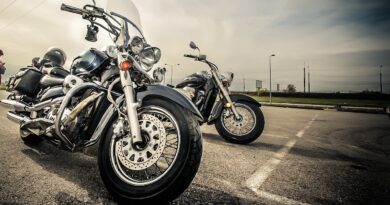 Opony motocyklowe: Kiedy bieżnik staje się niebezpieczny 2025