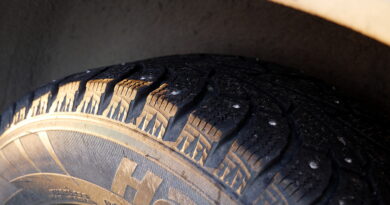 Opona samochodowa marki Hankook z kolcami