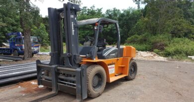 Opony do maszyn budowlanych i wózków widłowych – przewodnik